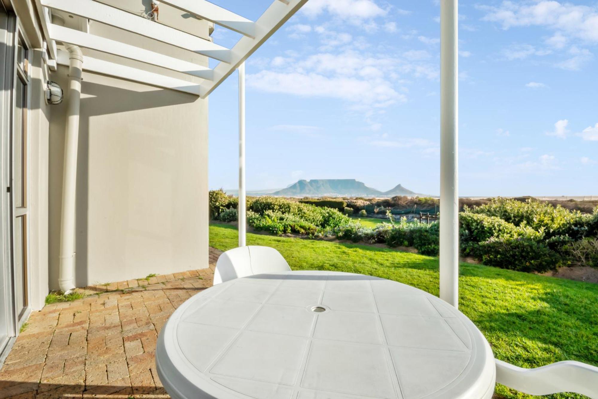 Dolphin Beach Hotel Self Catering Apartments Bloubergstrand Exterior photo