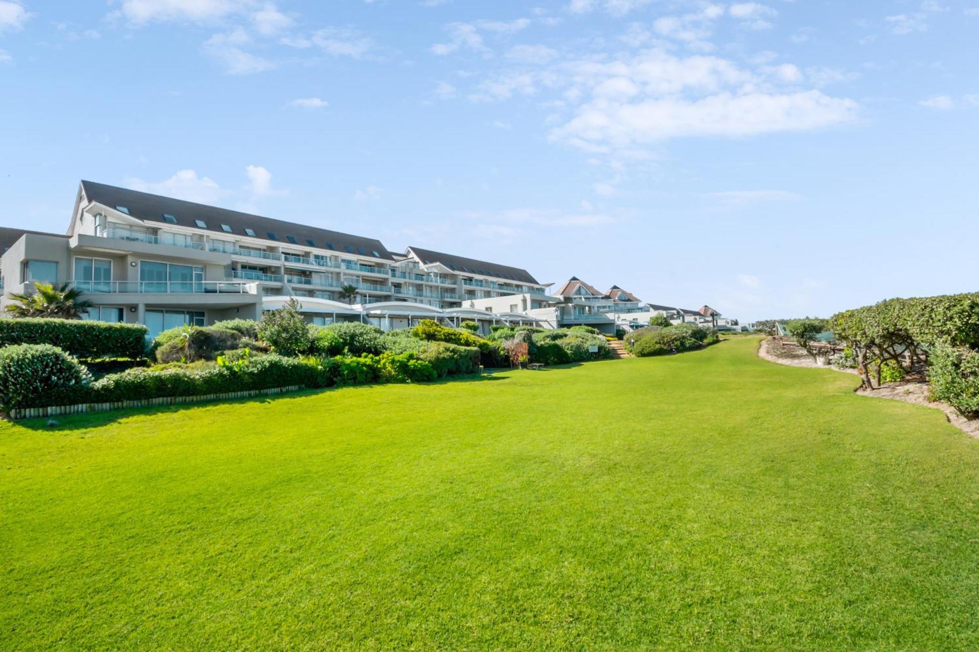 Dolphin Beach Hotel Self Catering Apartments Bloubergstrand Exterior photo