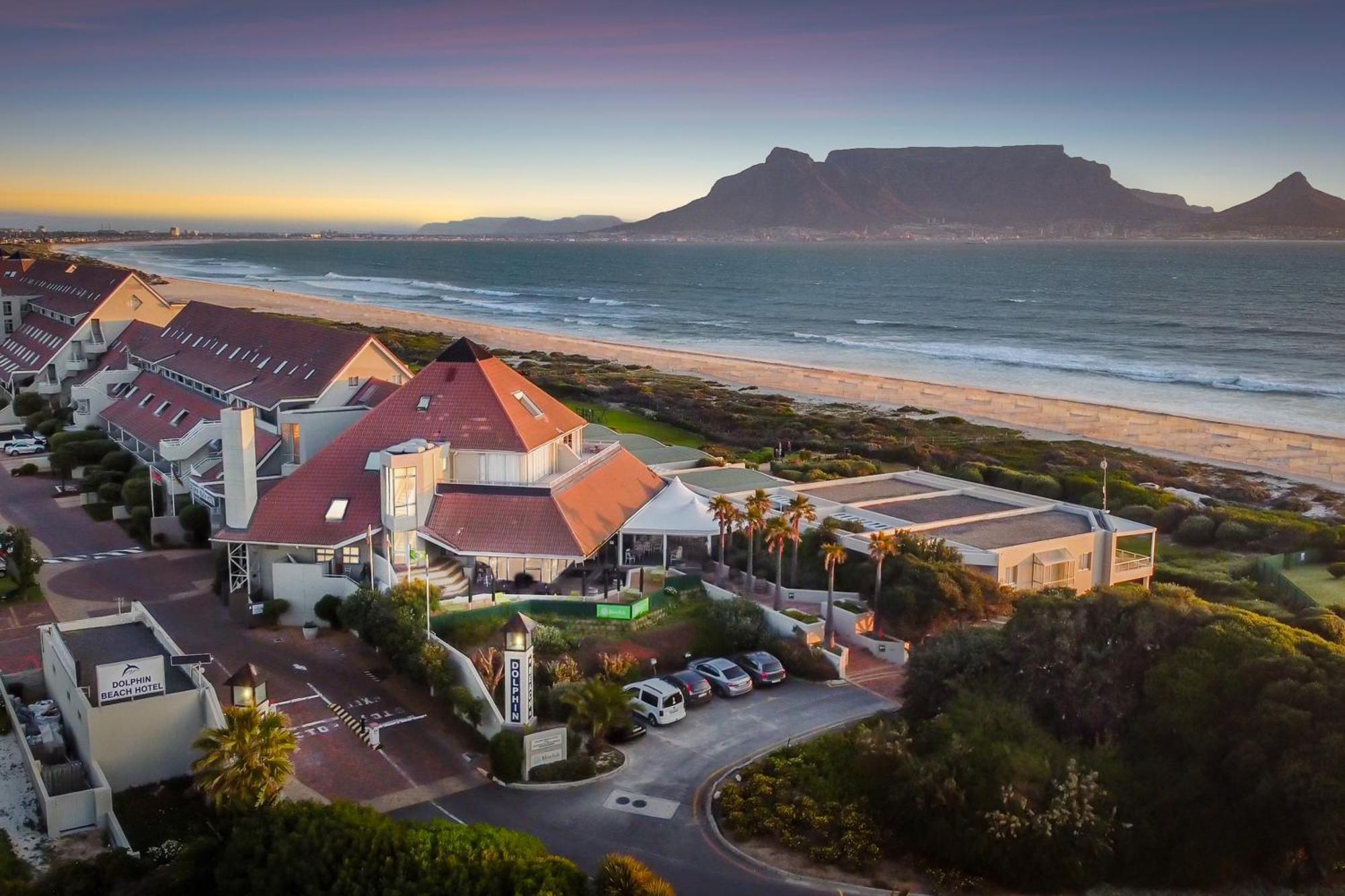 Dolphin Beach Hotel Self Catering Apartments Bloubergstrand Exterior photo